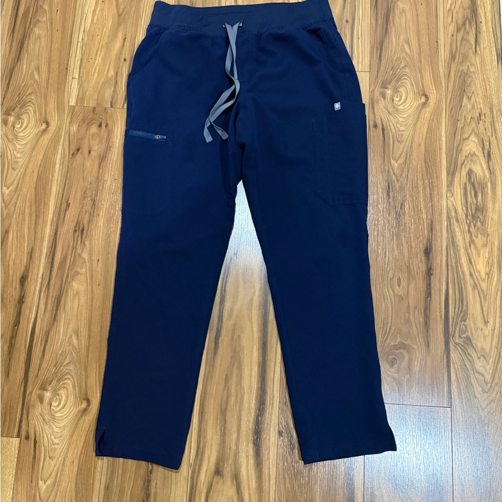 Figs Women’s Navy scrub high waisted pants petite